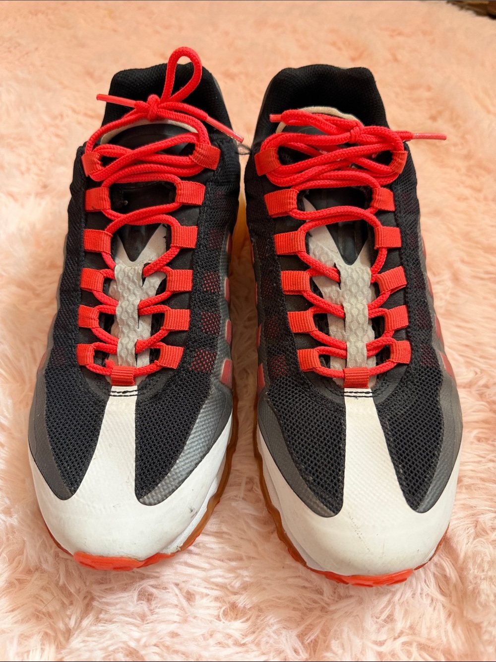 Nike Men's Black and Red Low-Top Sneakers